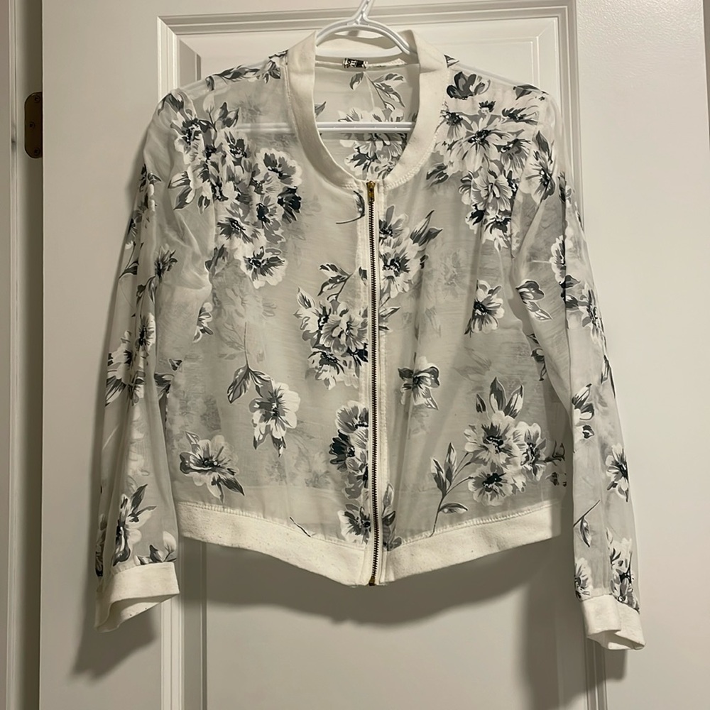 Bomber Jacket in White Flowers Prints